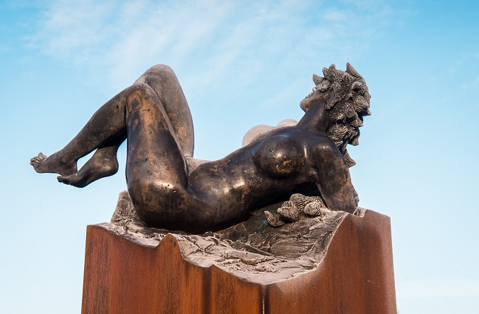 Vertigo. Sculpture en bronze de Félix Roulin. Inauguration de l'oeuvre à Mettet, Belgique, le 14 novembre 2019.